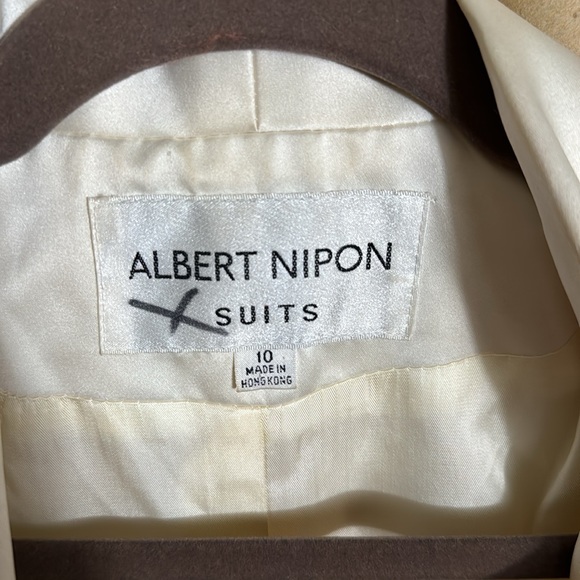 Vintage pearl lined suit - Picture 2 of 4